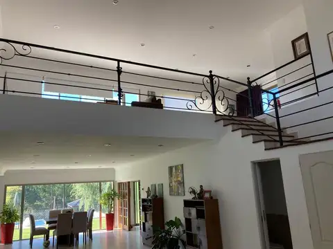 Casa 6 ambientes con 5 baños