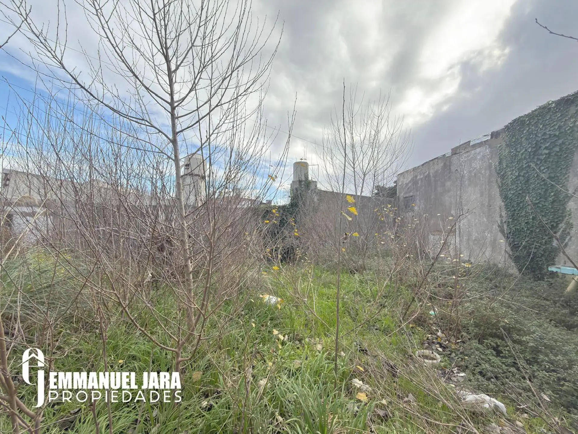 Lote en venta 201m² en 3 de Febrero y Teodoro Bronzini