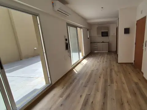 MUY LINDO MONOAMBIENTE C/ PATIO