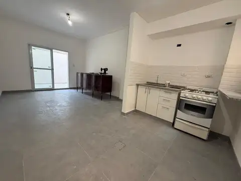 PH Refaccionado a nuevo 3 ambientes, 2 patios. Sin expensas