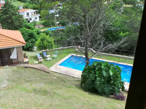 Casa 8 ambientes con 3 baños