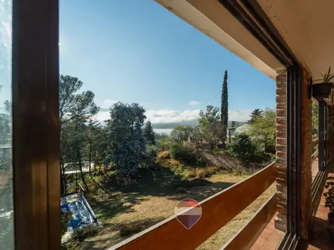Casa en Venta con 3 cocheras