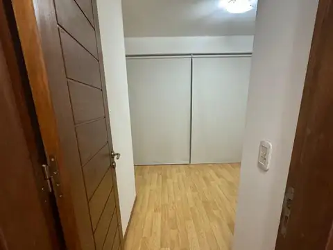 DEPARTAMENTO 2 AMBIENTES, SEMI PISO AL FRENTE