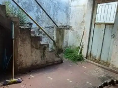 VENTA DE CASA 3 ANBIENTES A REFACCIONAR EN FLORESTA- OPORTUNIDAD DE INVERSION