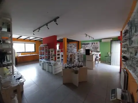 Casa 6 ambientes con 2 baños