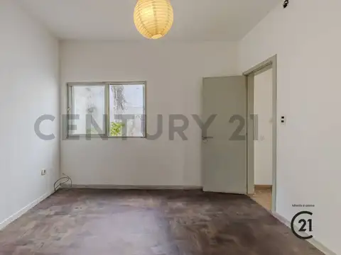 37 e/ 1 y 2 300, Piso 0