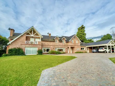 Casa en Venta en Club de Campo Los Pingüinos con Vista Abierta al Polo