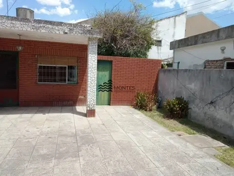 Casa en venta c/ cochera en Villa Luzuriaga