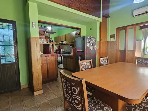 Casa 5 ambientes con 2 baños