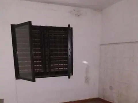 VENTA – CASA 2 DORMITORIOS CON DEPTO Bº VILLA CABRERA