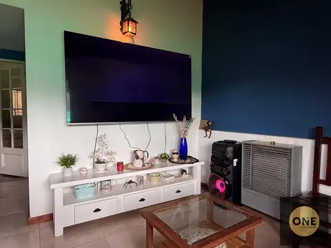 Casa 5 ambientes con 2 baños