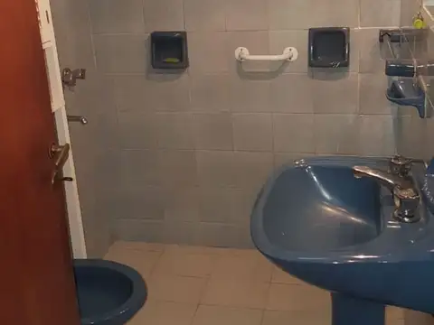 Casa 6 ambientes con 2 baños