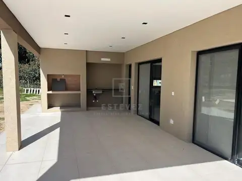 Casa 5 ambientes con 3 baños