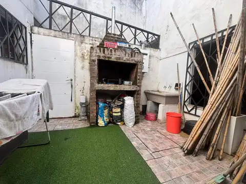 Oportunidad Venta Dpto de pasillo de dos dormitorios a reciclar