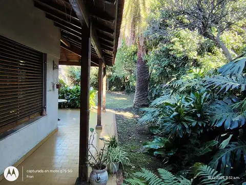 Casa 6 ambientes con 2 baños