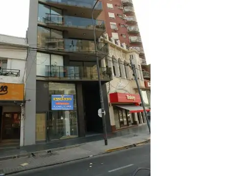 Local en Alquiler  doble altura.