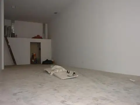 Local en Alquiler  doble altura.