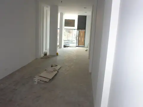 Local en Alquiler  doble altura.