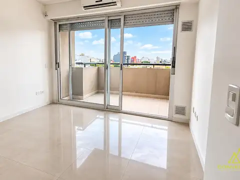 VENTA Monoambiente Con Balcón Y Divisió en FLORES
