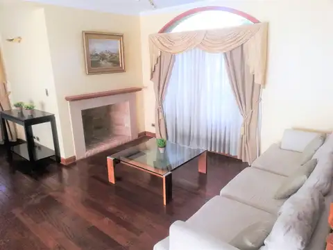 Casa 7 ambientes con 4 baños