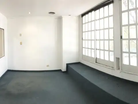 Local con oficina - Dos plantas en chacarita 374m2 totales con 3 baños Alquiler