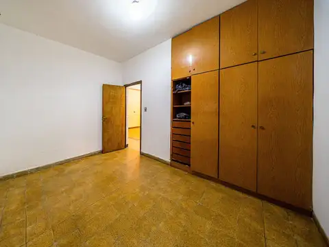 Casa en Venta en Lisandro De La Torre, USD 65.000