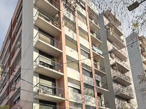 Departamento de 3 ambientes con cochera cubierta en venta en Ramos Mejía