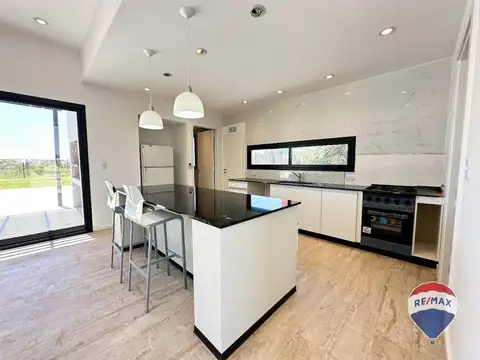 Casa 4 ambientes con 3 baños