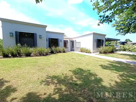 Casa en alquiler temporario en El Golf, Estancias del Pilar