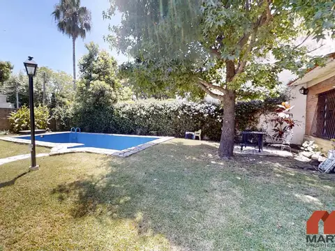 Casa en Venta de 5 Ambientes en Martinez con Patio y Jardín