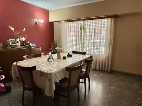 Casa 5 ambientes con 2 baños