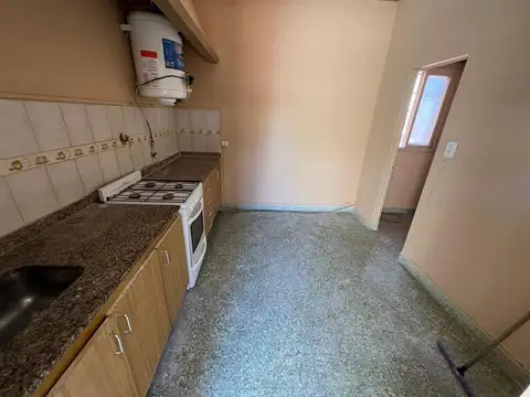 PEQUEÑO PH TIPO DEPARTAMENTO 2 AMBS C/PATIO Y LAVADERO!!!