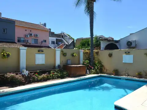 Casa en Venta con 2 cocheras