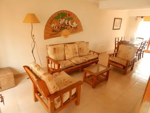 Excelente Dúplex de 3 ambientes con patio en Miramar FACILIDADES 