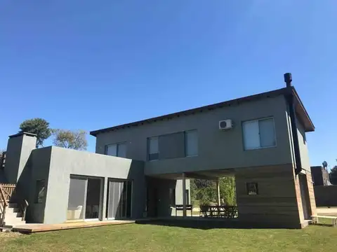 Casa en Alquiler Temporal con 1 cochera