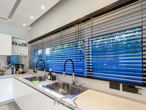 Casa 6 ambientes con 7 baños