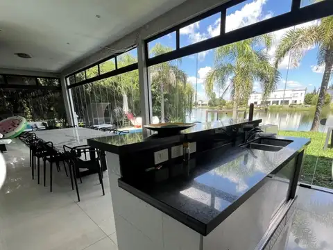 Casa en Alquiler Temporal con 1 cochera