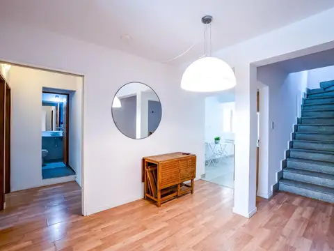 Casa 6 ambientes con 2 baños