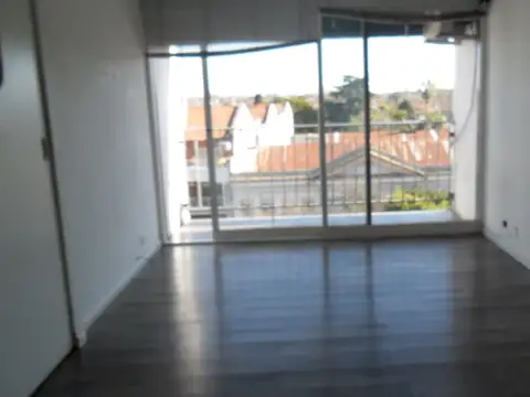 Oficina 4 ambientes con 1 baño