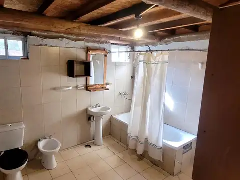Casa 5 ambientes con 1 baño