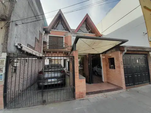 PH TRIPLEX 198 M2 TOTALES GARAGE QUINCHO PARRILLA