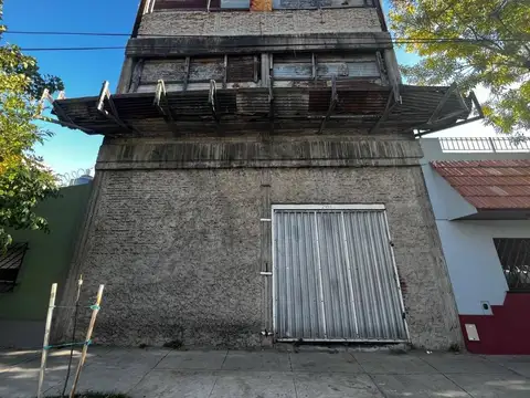 Venta de deposito en Pompeya