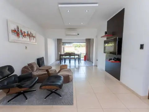 Casa 5 ambientes con 2 baños