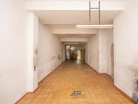 Local comercial libre sin columnas con buena altura