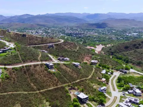 Venta de lote en La Deseada, La Calera. Hermosas vistas. Ubicación privilegiada.