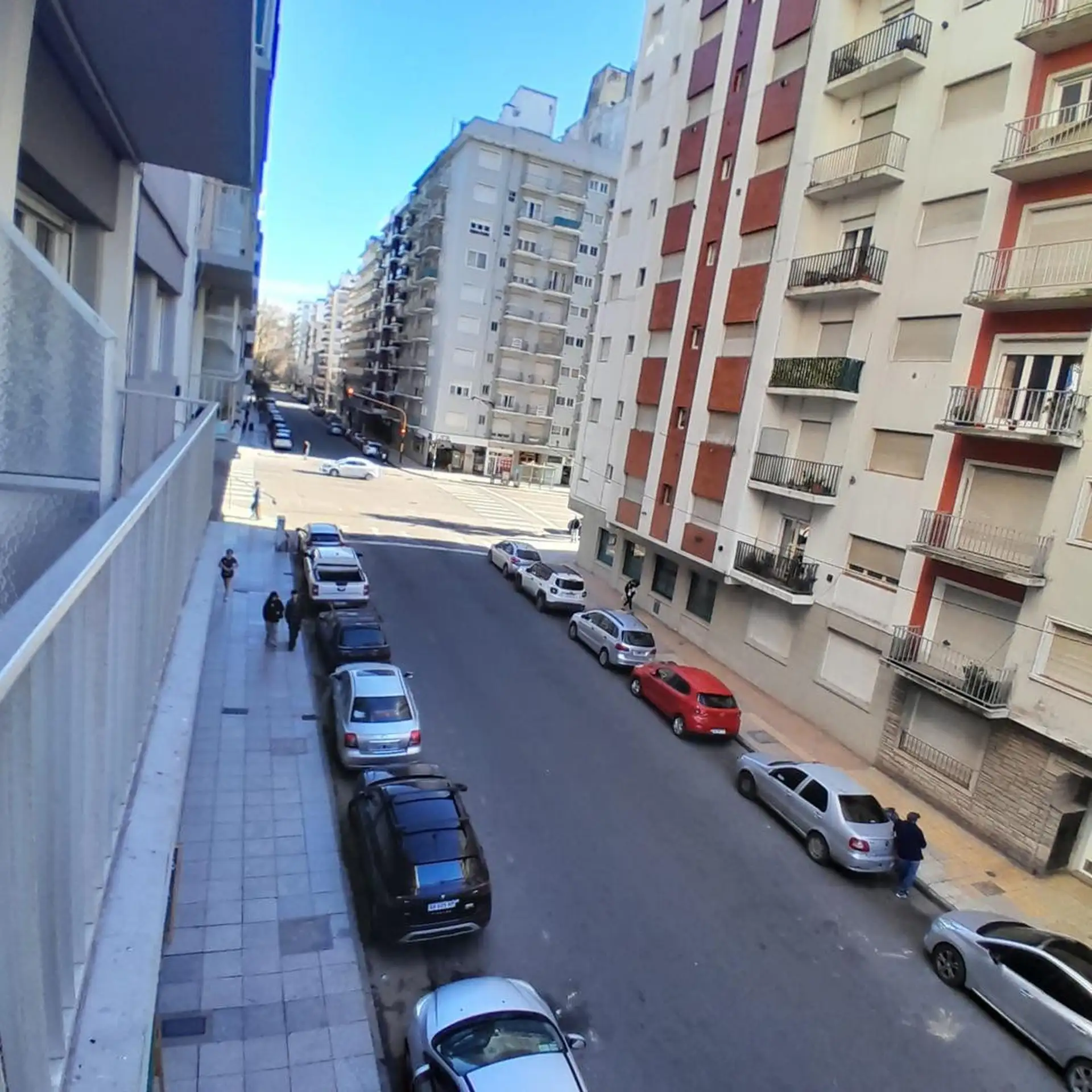 Depto 2 amb con dep, 78m² y balcón lateral al mar — La Bristol