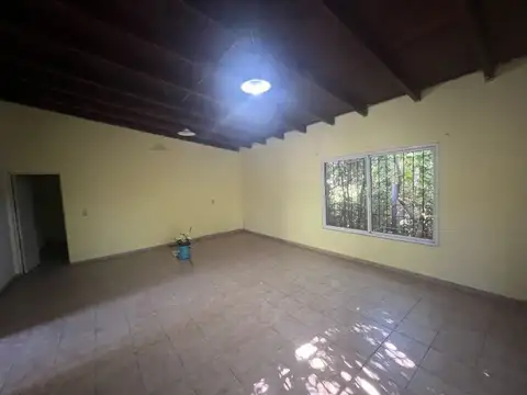 ROLDAN-CASA SOBRE 500M2 -  2 DORMITORIOS-RETASADA - URBANA- LUMINOSA