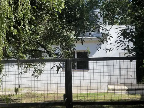 ROLDAN-CASA SOBRE 500M2 -  2 DORMITORIOS-RETASADA - URBANA- LUMINOSA