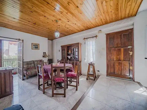 PH primer piso con patio con parrilla y terraza