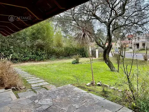 Casa 3 ambientes con 2 baños